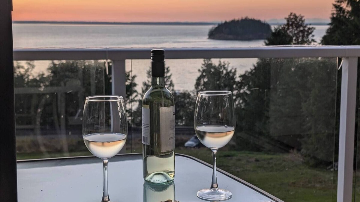 Bellingham House | Chuckanut Retro Retreat - Island View