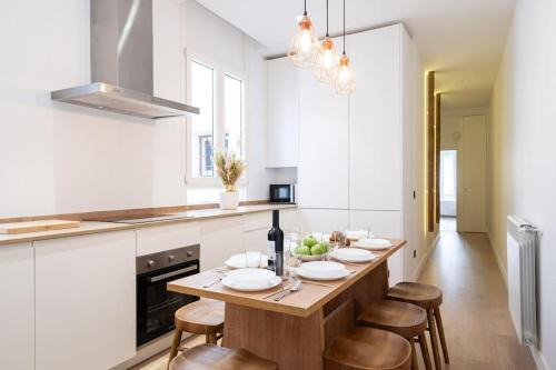 Justicia Apartment | Chueca Hortaleza 12Pax 5 Bedrooms 5 Baths