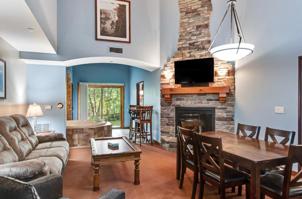 Wisconsin Dells Apartment | Chula Vista Condo 2145 & 2147 Full Property