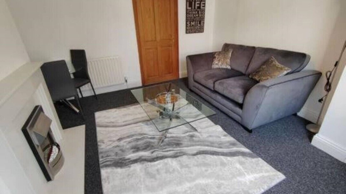 Brighouse House | Church View house,2bed,brighouse central locationn