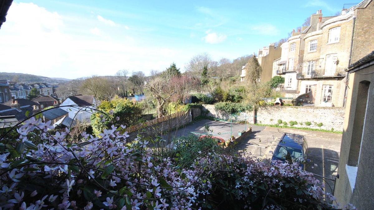Dover House | Churchill Guest House