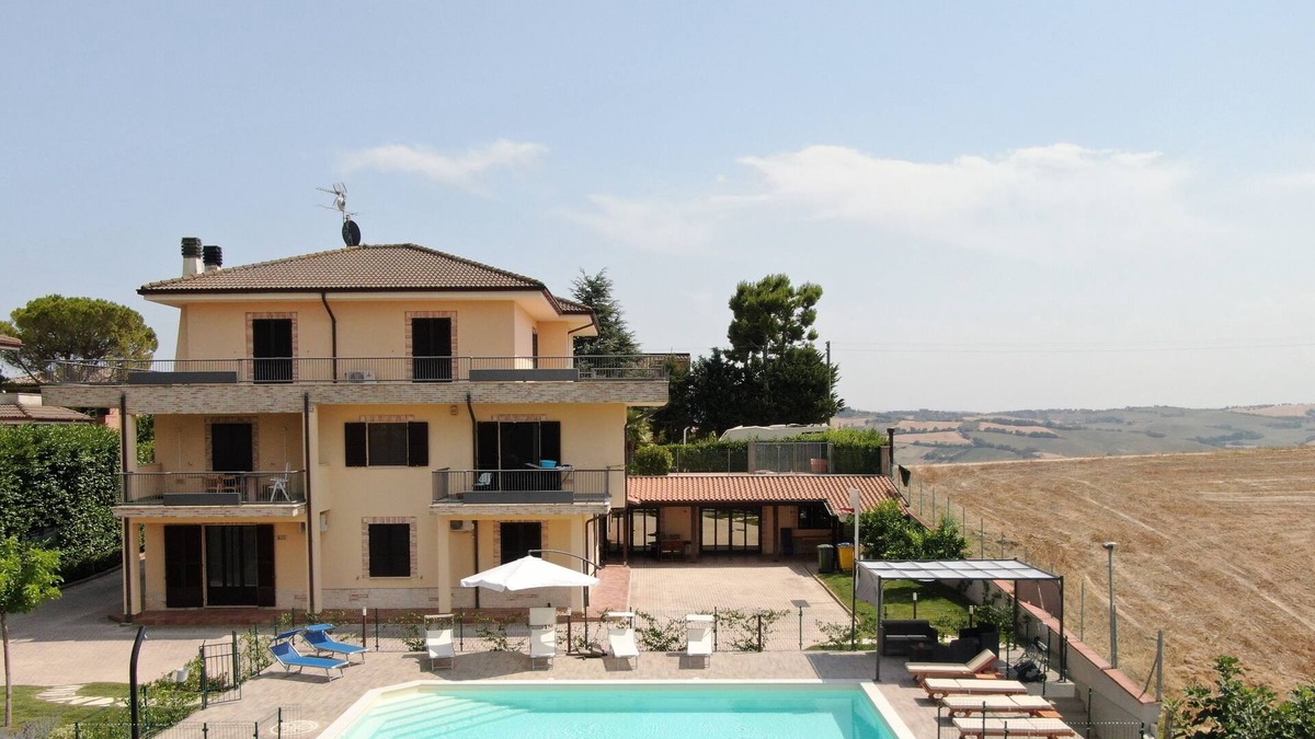 Montegranaro House | Ciarpella house with private pool for up to 13 people a few km from the sea