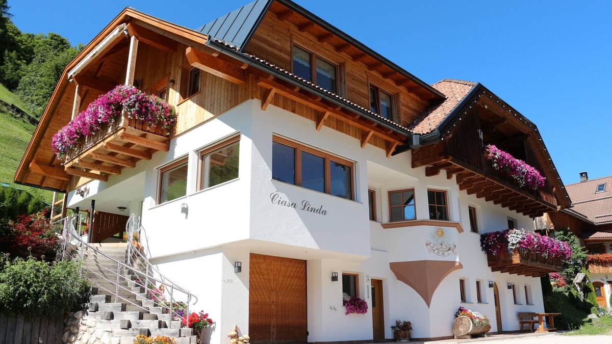 Longiaru Apartment | Ciasa Linda, Apartment 2 with beautiful views of the Dolomites