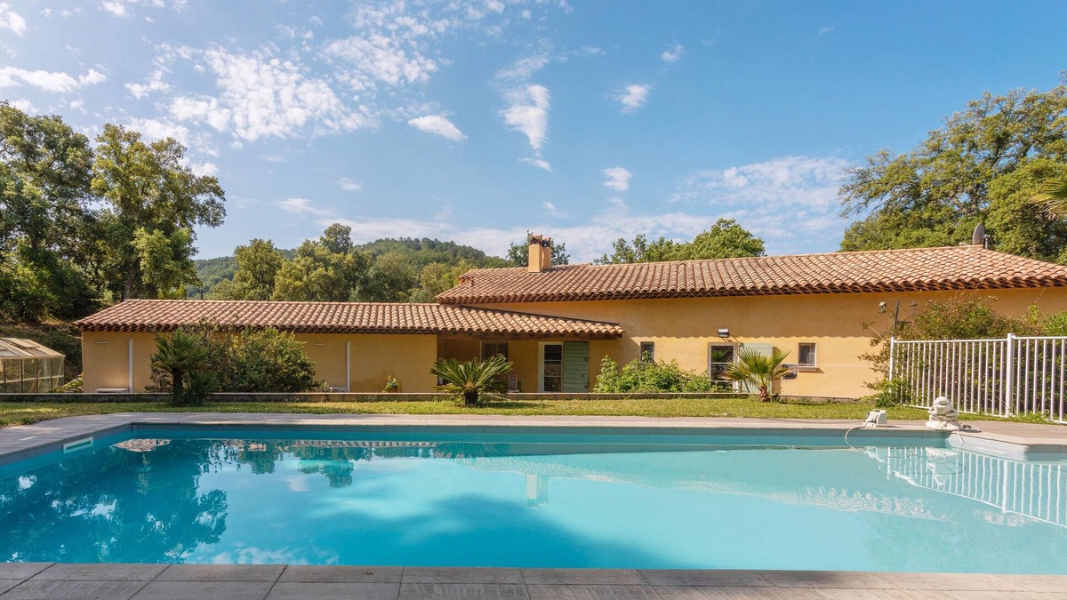 Collobrieres Apartment | "Cigale" Room with Shared Pool, Wi-Fi, and Air Conditioning