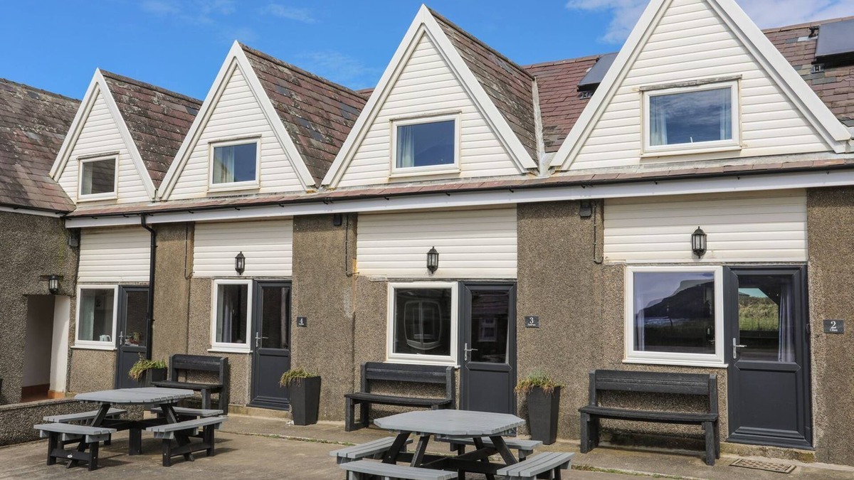 Llanengan Cottage | CILAN - 2 TY'N DON, pet friendly in Abersoch