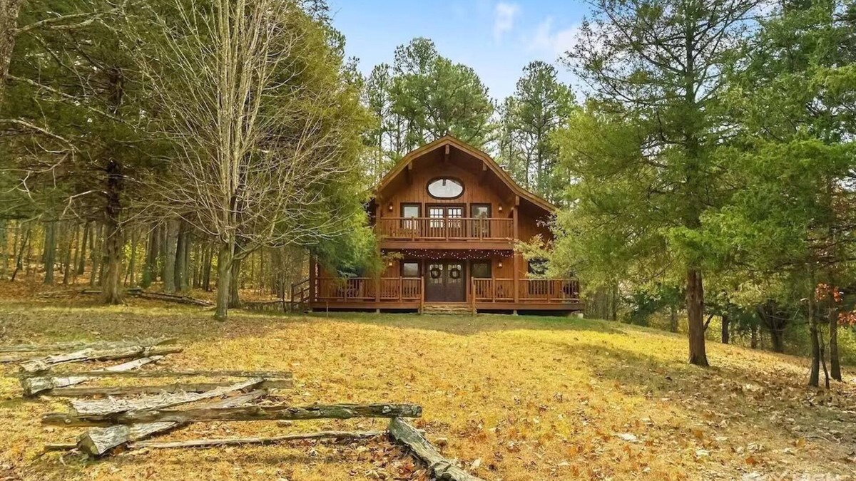 Eureka Springs Cabin | Cinnamon Valley - The Barn