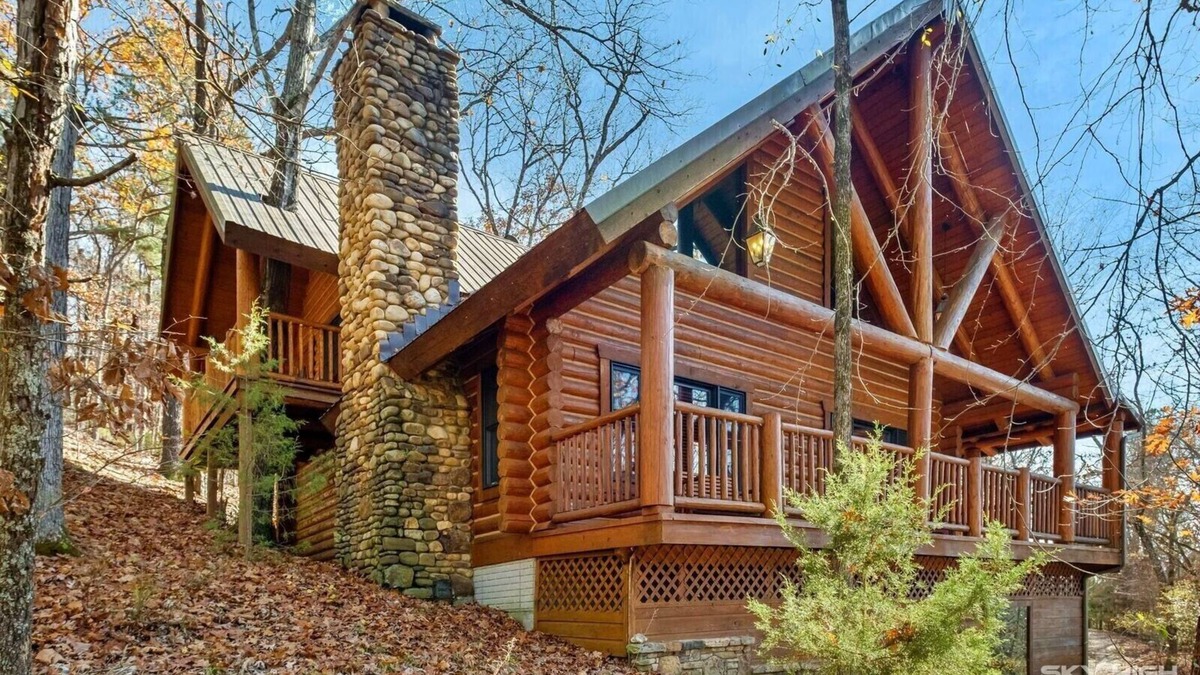 Eureka Springs Cabin | Cinnamon Valley - The Mountaineer
