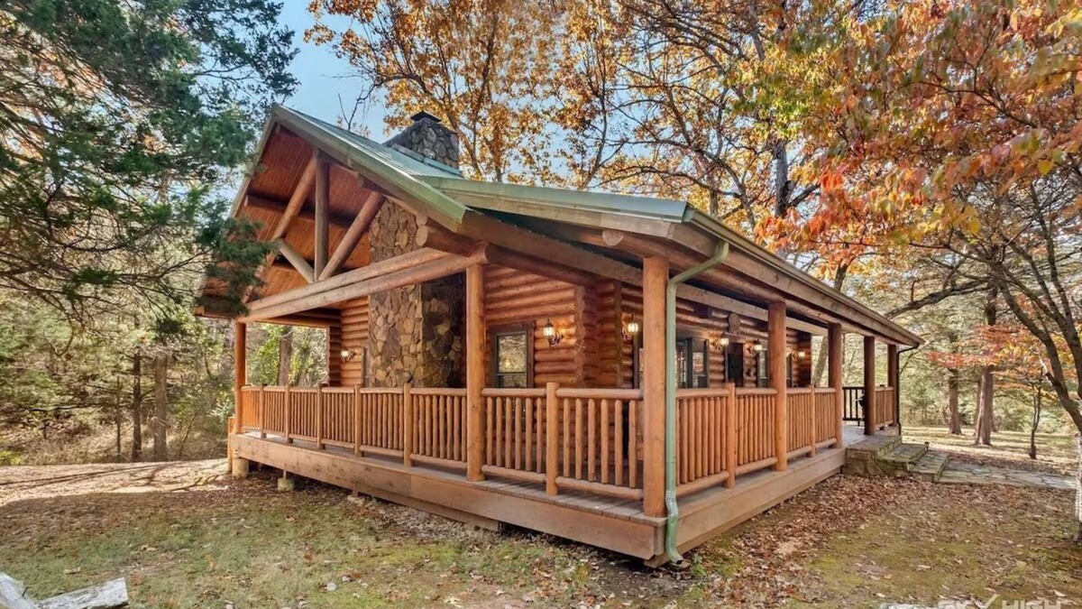Eureka Springs Cabin | Cinnamon Valley - The Cattail