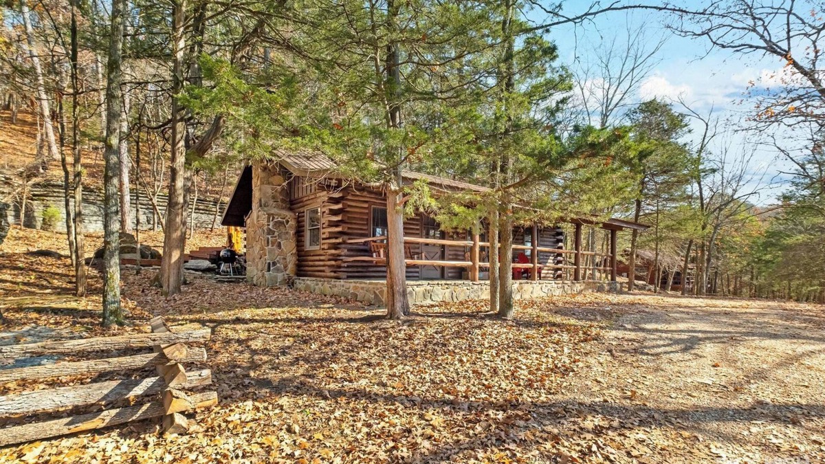 Eureka Springs Cabin | Cinnamon Valley - The Lake House