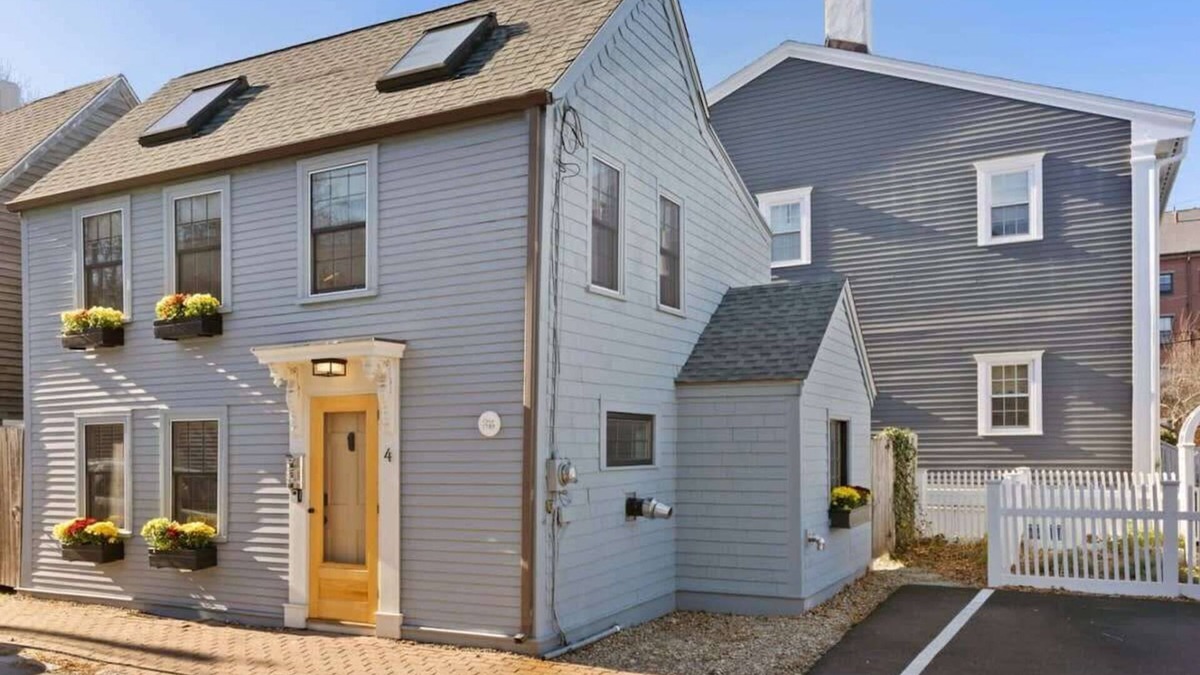 Newburyport House | Circa 1789 | Historic South End Downtown Home