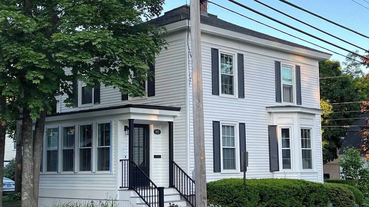 Bath House | Circa 1850 Federal - 3 Bedroom 2 Bath Home In The Heart of Bath, Maine.