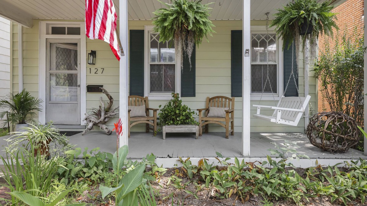 Chestertown House | Circa 1900 Home in the Heart of Historic Downtown Chestertown