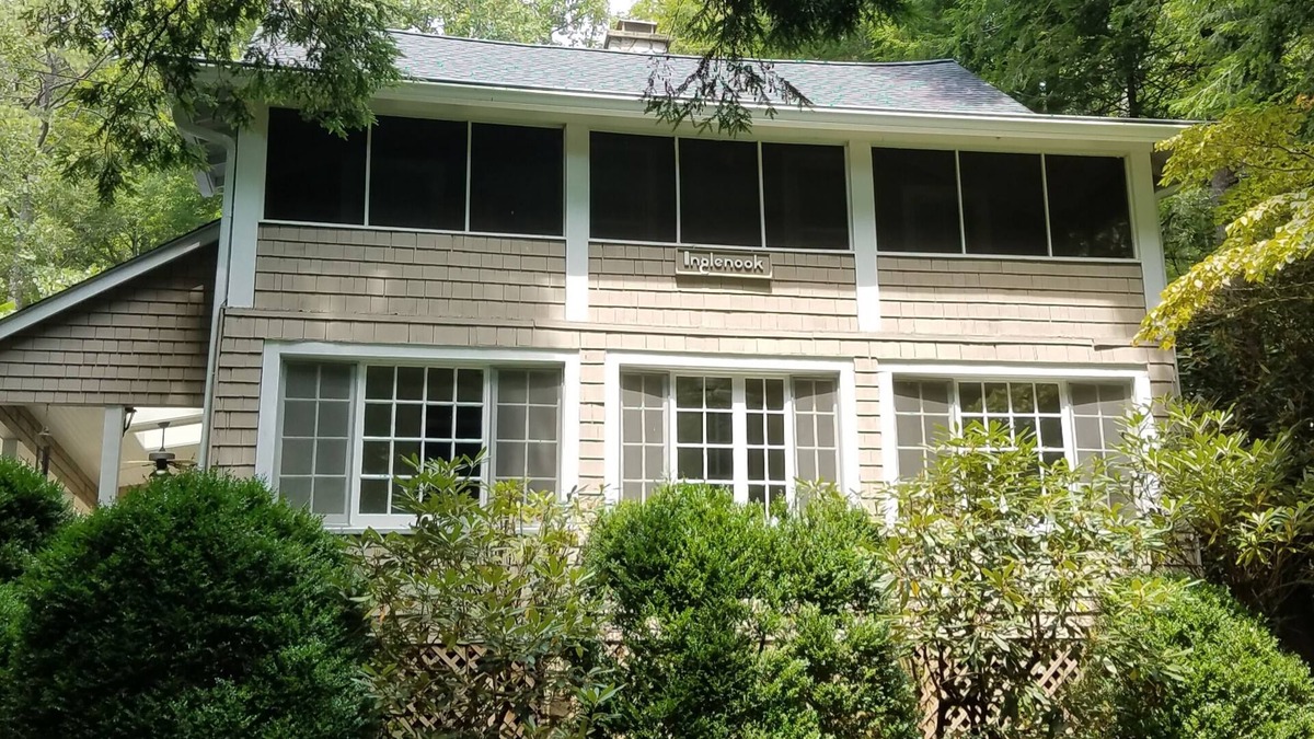 Montreat House | Circa 1907 Updated Home; 1/4 mile inside Montreat Gate.