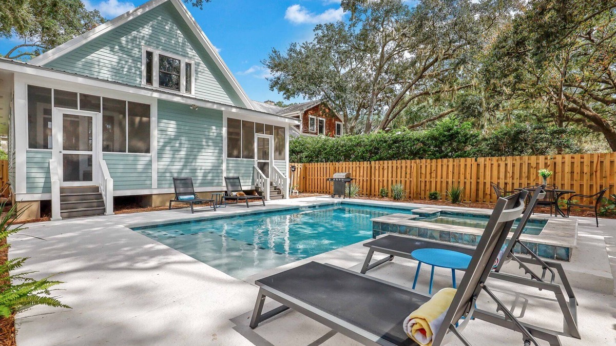 Saint Simons Island House | Circle Cottage, Private Heated Pool and Spa! Close to Beaches, Restaurants & Shopping!