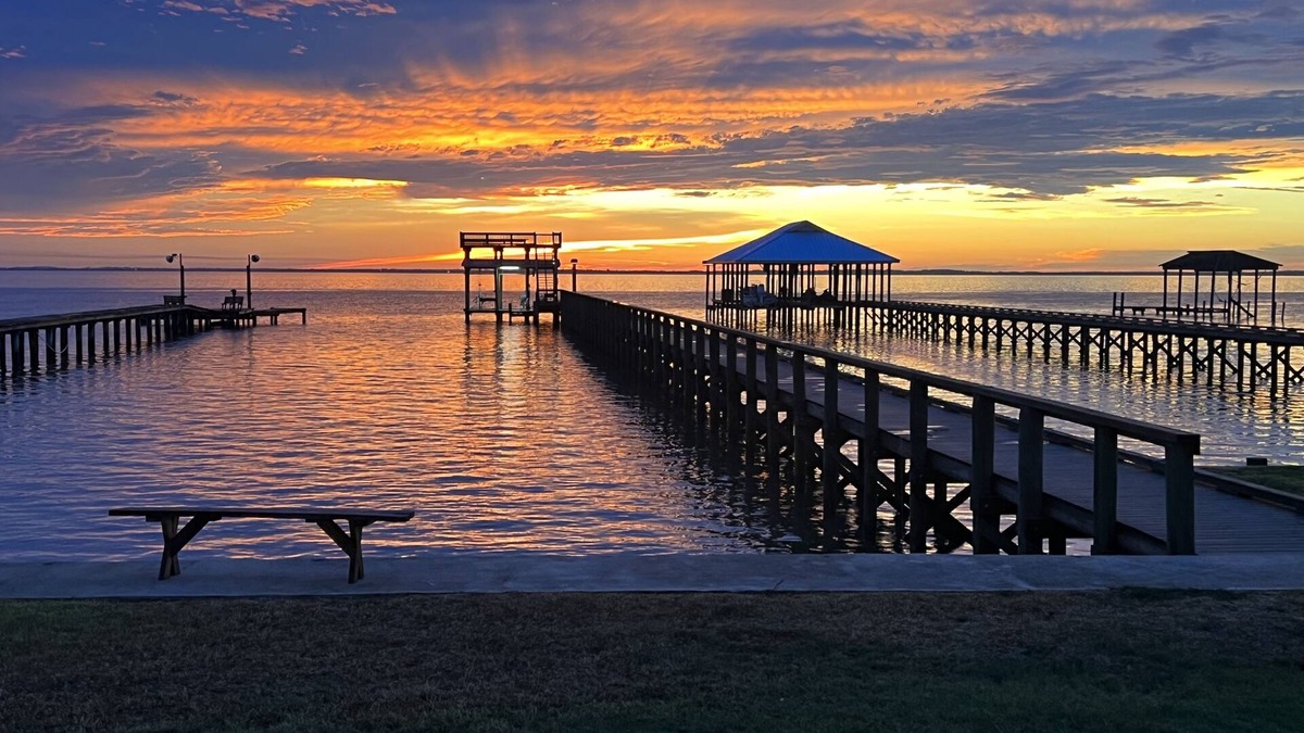 Creole Cabin | Cissie by the Sea 2.0 - Newly Remodeled w/Best Wharf at Hebert's Landing!