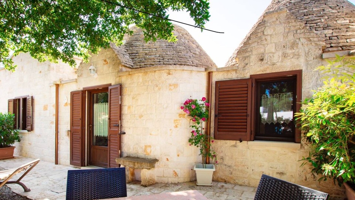 Cisternino House | Cisternino-Trulli and Lamie: Grove in Valle D'Itria, accommodation 'La Quercia'