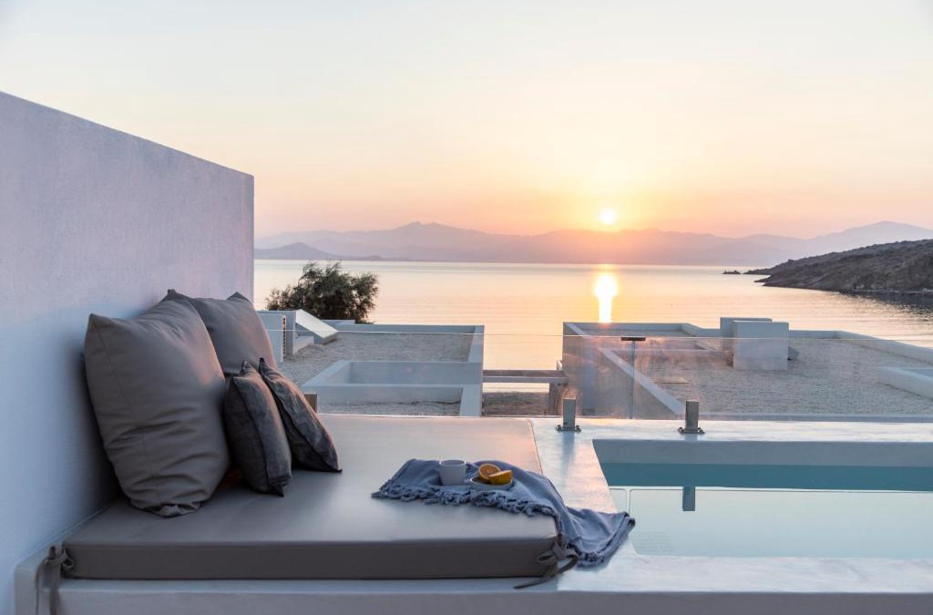 Molos House | Citadela Paros Molos - Beachfront Maisonette with Plunge Pool