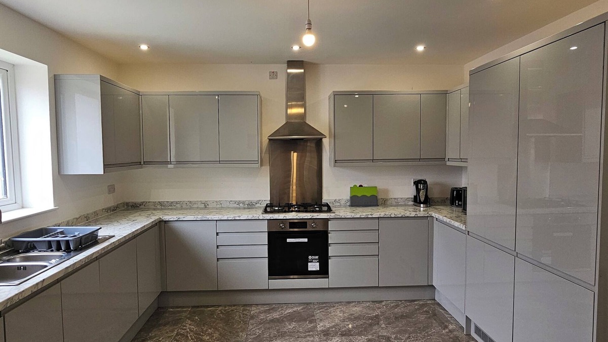 Tunstall House | Citrine Suite - Sleeps 8 with Parking