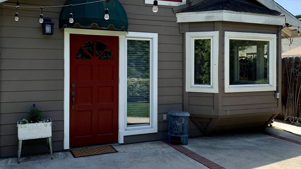 Old Towne Cottage | Citrus Cottage in Old Town Orange near Chapman U & Disneyland