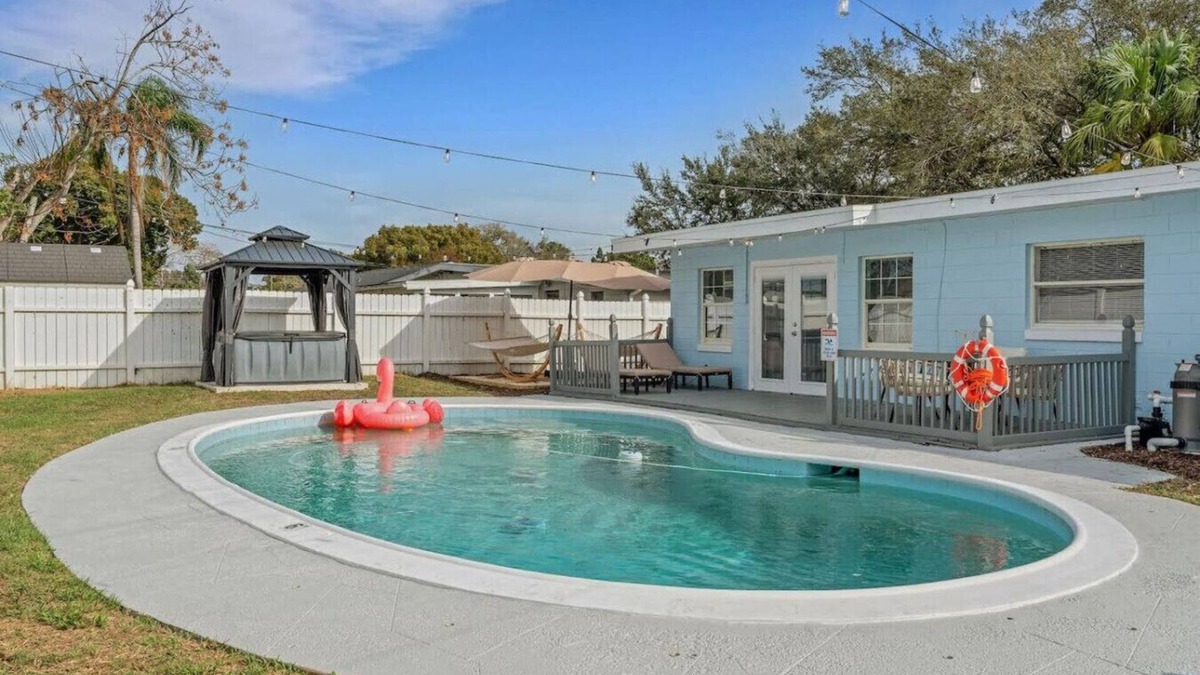 Goldenrod House | Citrus Oasis: 4BR Pool Home
