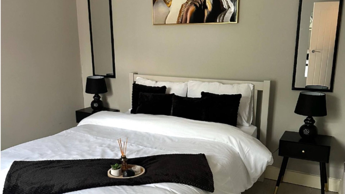 Acocks Green Apartment | City Chic Retreat in Birmingham
