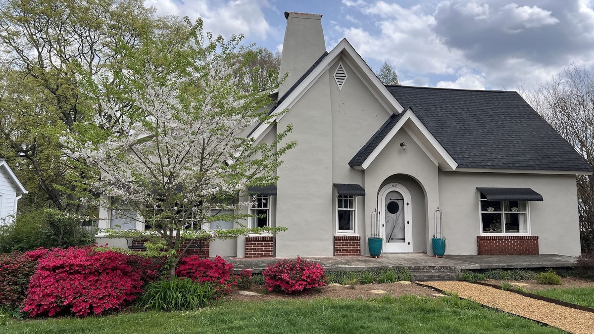 LaFayette House | City Cottage on Main St in North Georgia