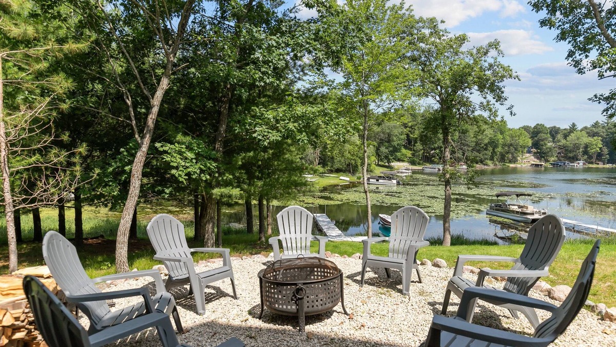 Pine River House | City Detox- Hot Tub, SUPs, Kayaks, Firepit, Chill