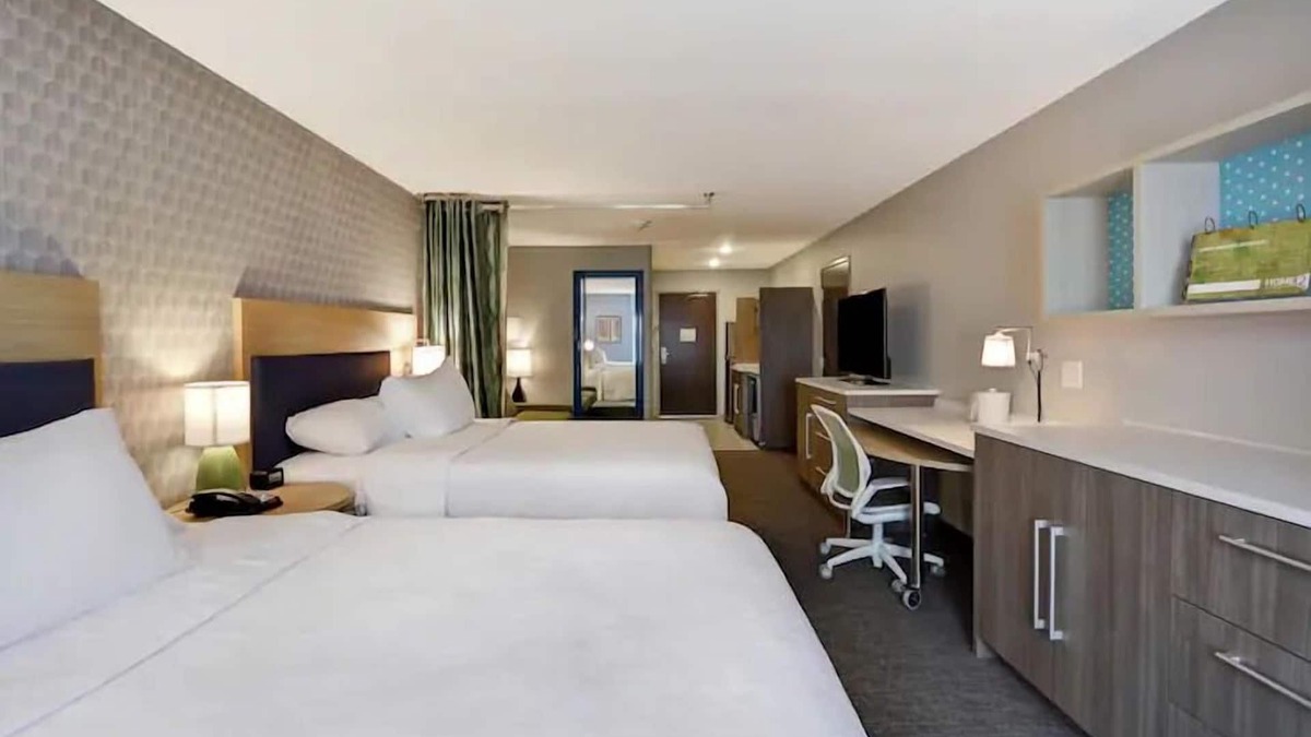 Alpine Center Hotel | City Lights and Comfort Nights: Kitchenette, FREE Breakfast. Pets are Allowed!