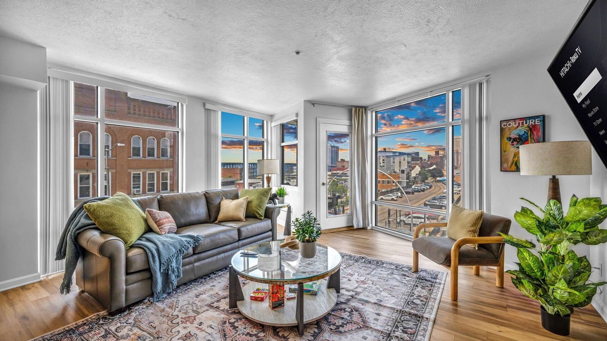 Ohio City Apartment | City-Luxe, Free Parking, 24/7 Gym