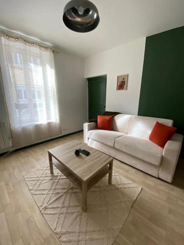 Le Peage-de-Roussillon Apartment | City Nest Cosy et Spacieux