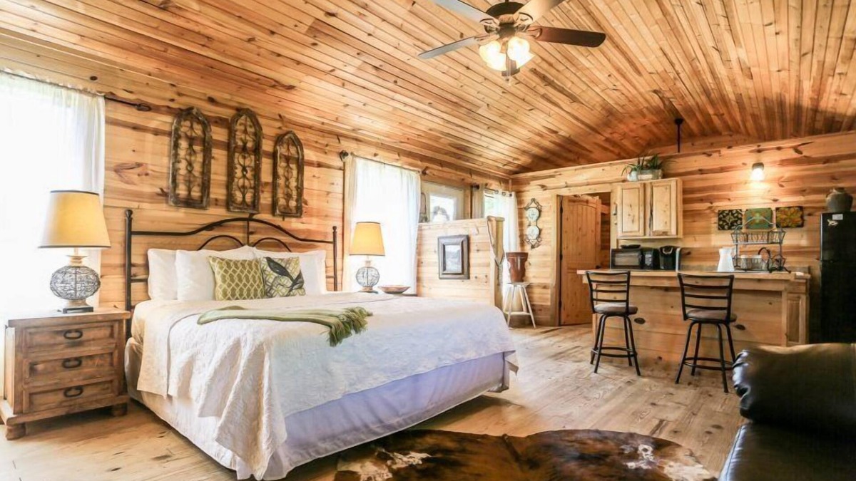 Fredericksburg Cabin | City on a Hill at Spring Creek