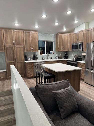 Sand Lake Apartment | City Retreat, 2bdrm near Airport