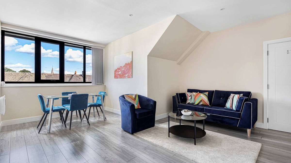 Sutton Apartment | City Service Lets | Large Cheam 1 Bed with Parking | Long Stays Welcome