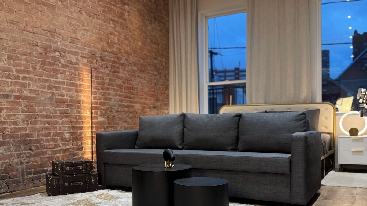 Pittsburgh Apartment | City View KING bed Free parking Chic Escape