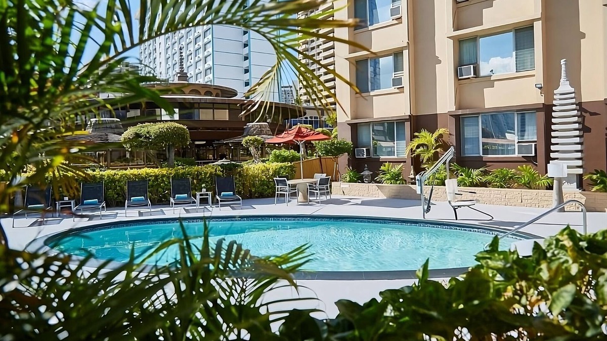 Ala Moana Hotel | City View Two Queens, Garden Atmosphere, Pool Access, Near Waikiki Beach