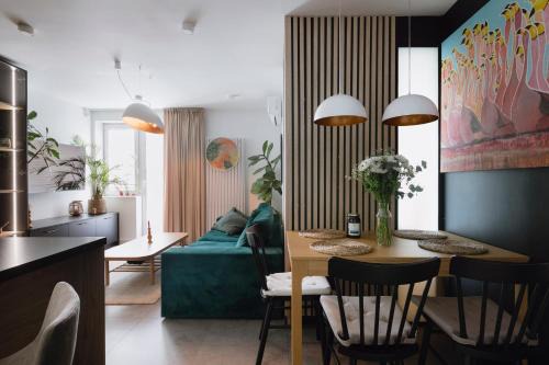 Warszawskie Apartment | City Zen Apartment Direct Route to Main Station