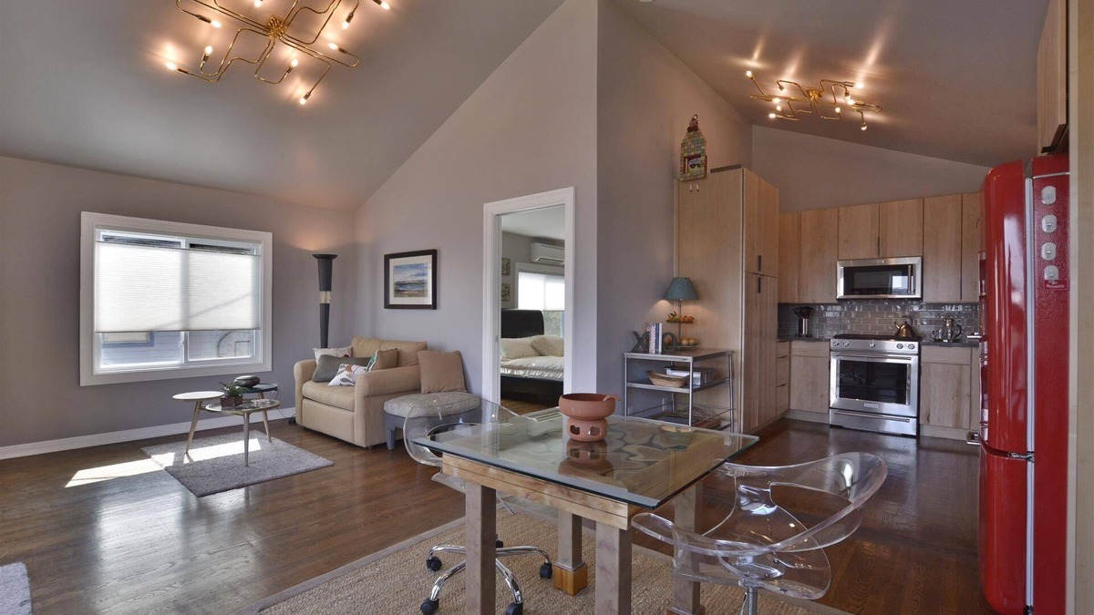 Clarksville Apartment | Cityscape Cottage, Best View of Downtown, 5 min. walk, Close to ACL and SXSW