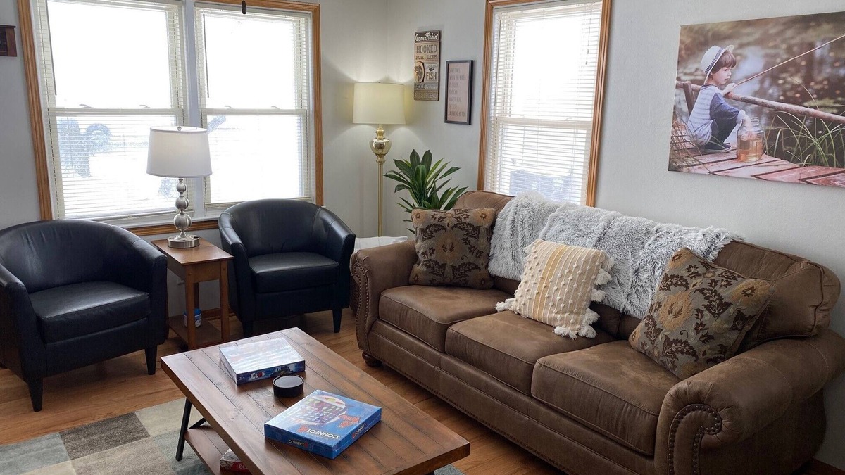 Mount Pleasant House | Cityscape! Pro Cleaned, Self Check In, Sleeps 10