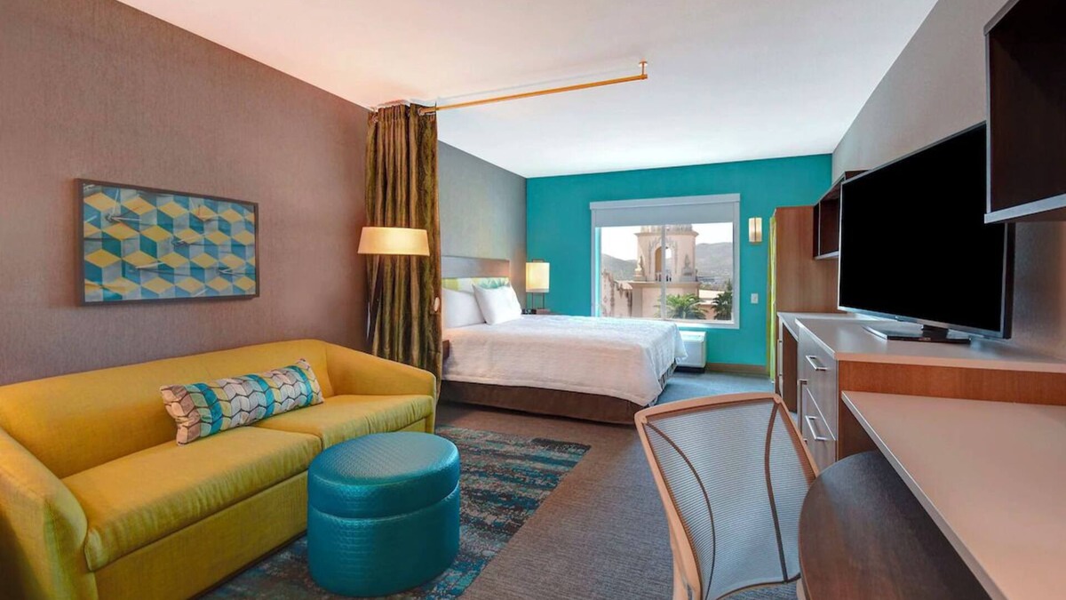Downtown Tucson Hotel | Cityscape Views and Comfort! Free Breakfast, Parking, Pool, Pets Allowed!