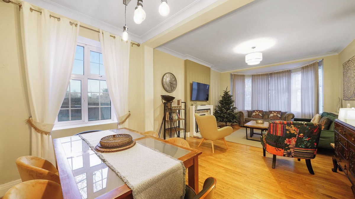 Hendon Apartment | CityStay QC Modern 3-bedroom apartment in charming London