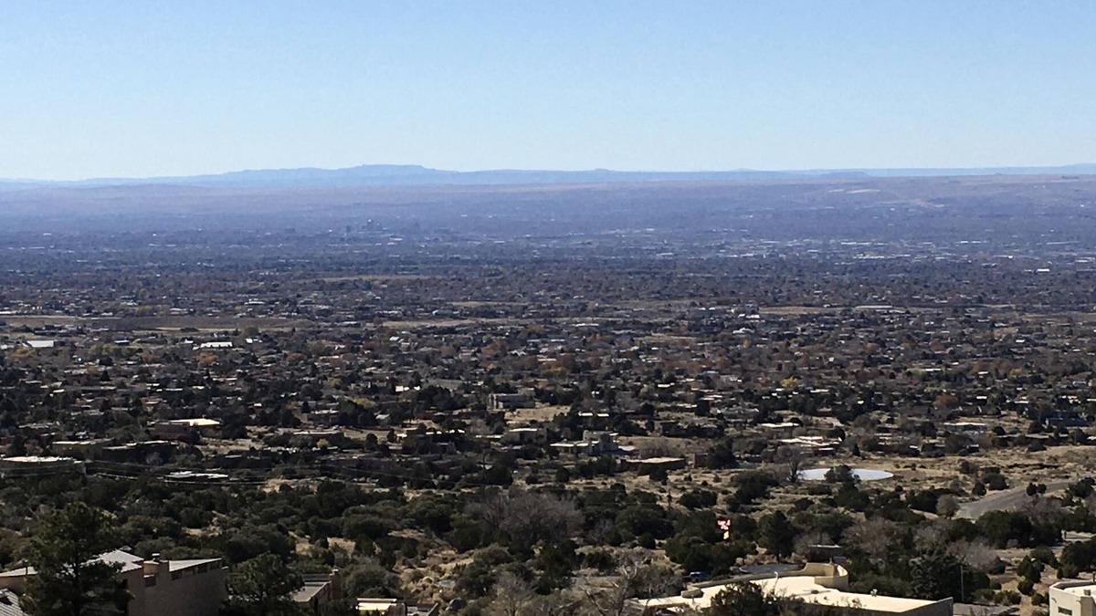 Northeast Heights Apartment | CityViews By Sandia Tram 6500 ft 5min to Sandia Casino Resort&I-25 Pets ok