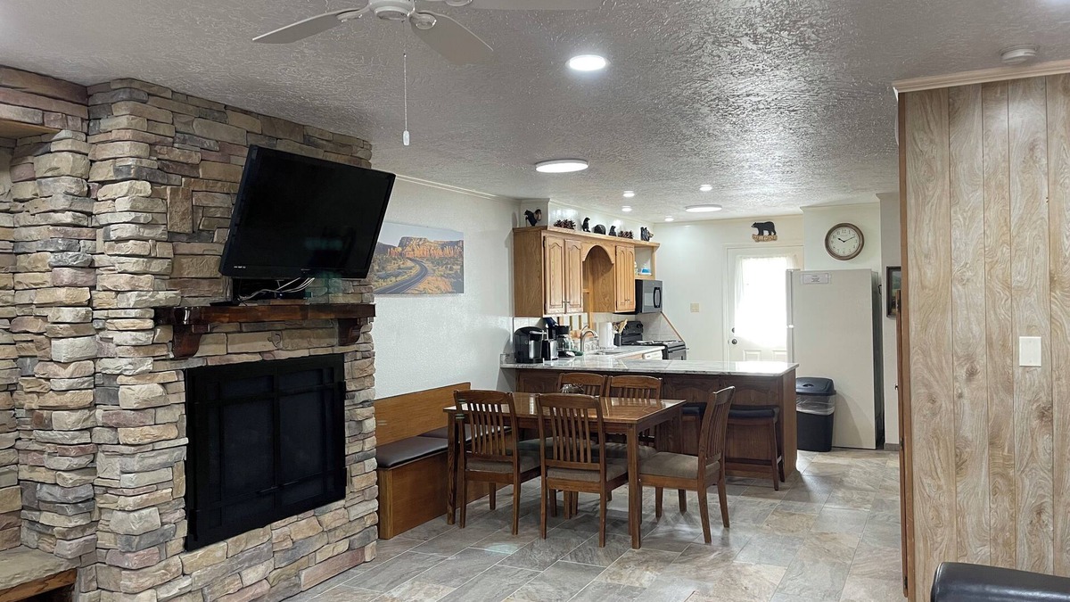 Red River Apartment | Claim Jumper #19 Townhouse with High Speed Wifi