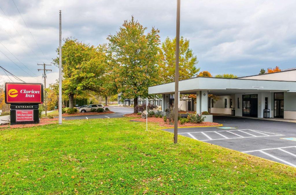 Rostraver Hotel | Clarion Inn Belle Vernon
