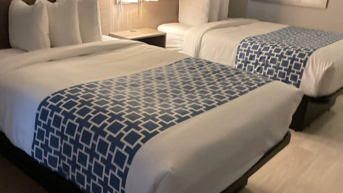 Kearney Hotel | Clarion Inn & Suites and Convention Center