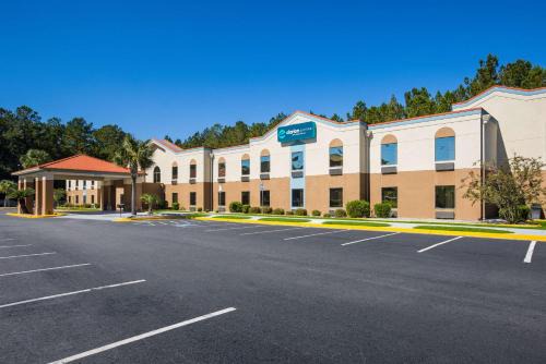 Flemington Hotel | Clarion Pointe Hinesville near Fort Stewart