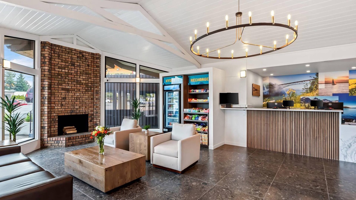 Mount Vernon Hotel | Clarion Pointe Mount Vernon - Burlington