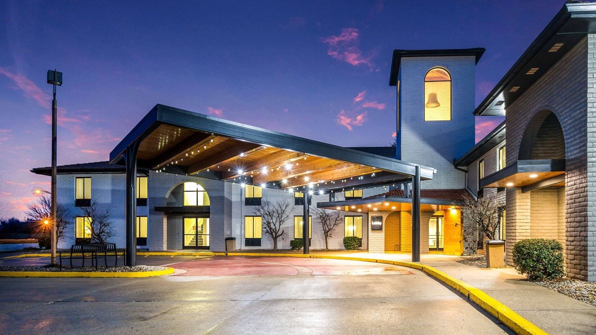 Richmond Hotel | Clarion Pointe Richmond North near University