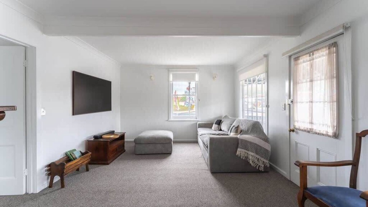 Latrobe House | Classic 1800s Charmer with WiFi and Parking