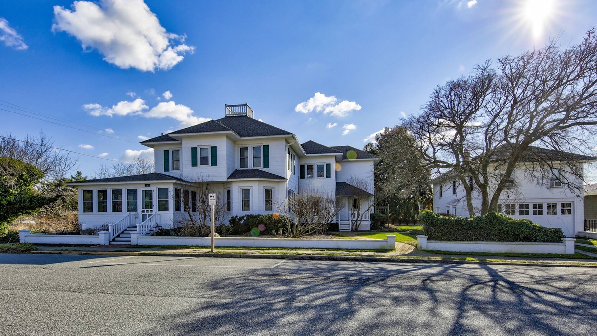 The Pines House | Classic 1920s oceanfront home & cottage with AC, bikes, grill - walk to beach