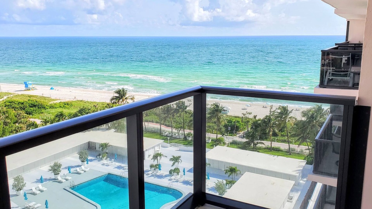 La Gorce Apartment | Classic 2 Bedroom with Balcony and Pool - 1010